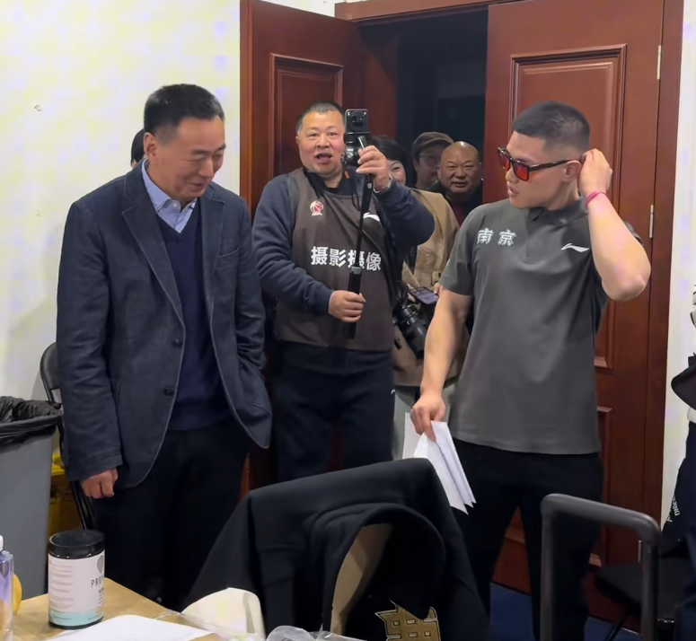 kaiyun-同曦胜深圳，老板更衣室肯定全队，郭昊文汉兹获腰带，氛围极佳